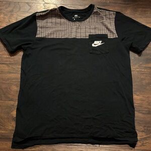 Nike Men's Black and Gray Grid Tee